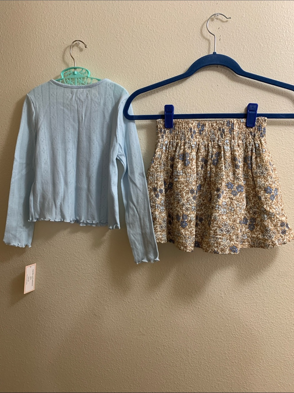 Cupcakes and Cashmere Kids Two PC Shirt & Skirt Set Size 5/6 Floral Blue Beige - Picture 2 of 9